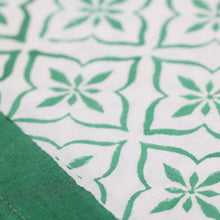 Load image into Gallery viewer, Clover Tablecloth