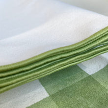 Load image into Gallery viewer, Kiwi Green Trim Napkin