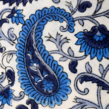 Load image into Gallery viewer, Paisley Tablecloth