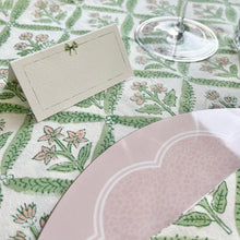Load image into Gallery viewer, Scallop Placemat Set - Light Pink
